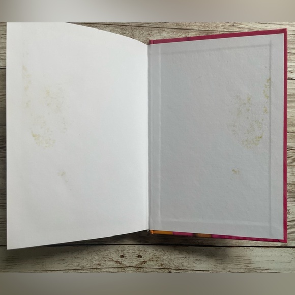 🎉 FREE WITH ANY PURCHASE! Veggie Tales 365 Bedtime Devos For Girls Book - Picture 4 of 10